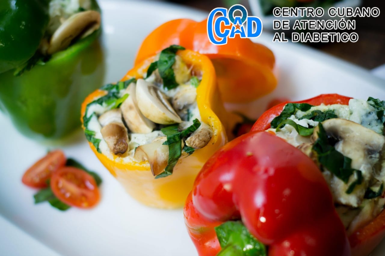 Nuestra cocina. Pimientos rellenos de claras de huevo y vegetales