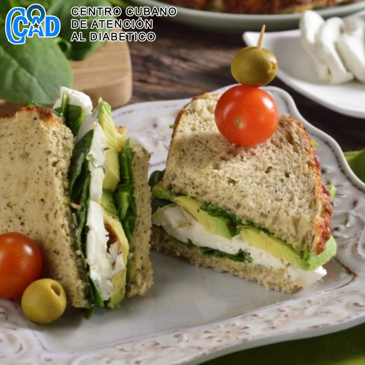Nuestra cocina. Sándwich de aguacate, queso de cabra y espinaca
